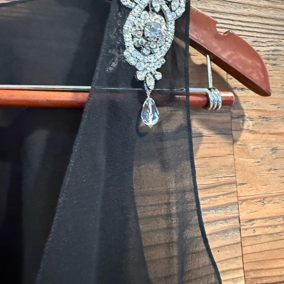 Colette Dinnigan Hand EmbellishedSILK Blouse with Tie Back and Sleeveless Design - Picture 3 of 11